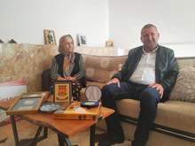 Община Исперих удостои с почетен знак и медал 80-годишната баба Надие от Печеница